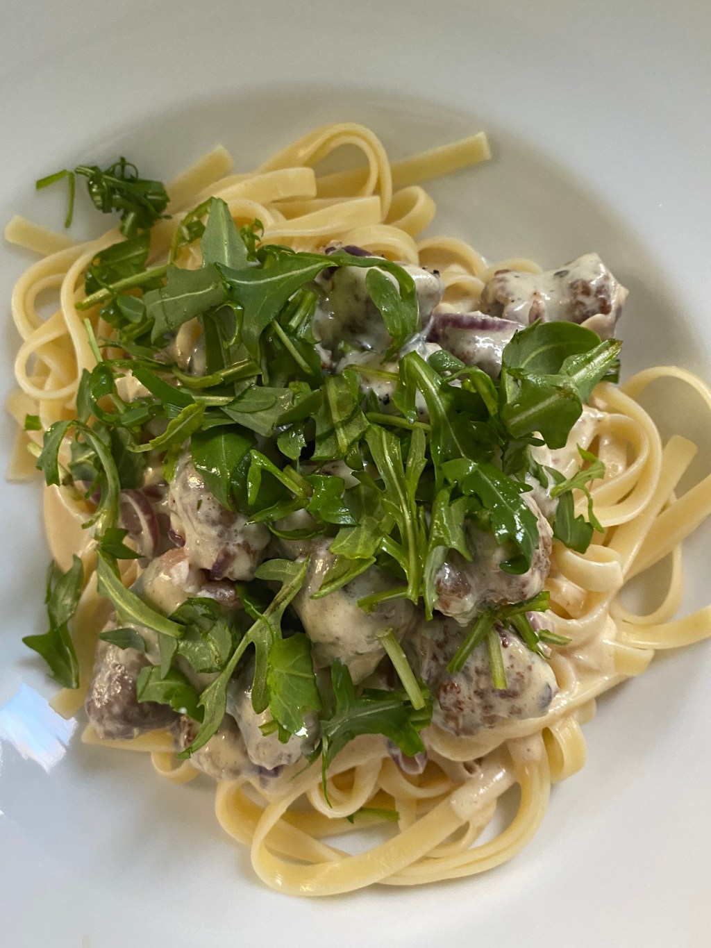 Beste Salsiccia Rezept überhaupt –   Salsiccia mit Gorgonzola-Sahnesoße und&nbsp;Rucola!