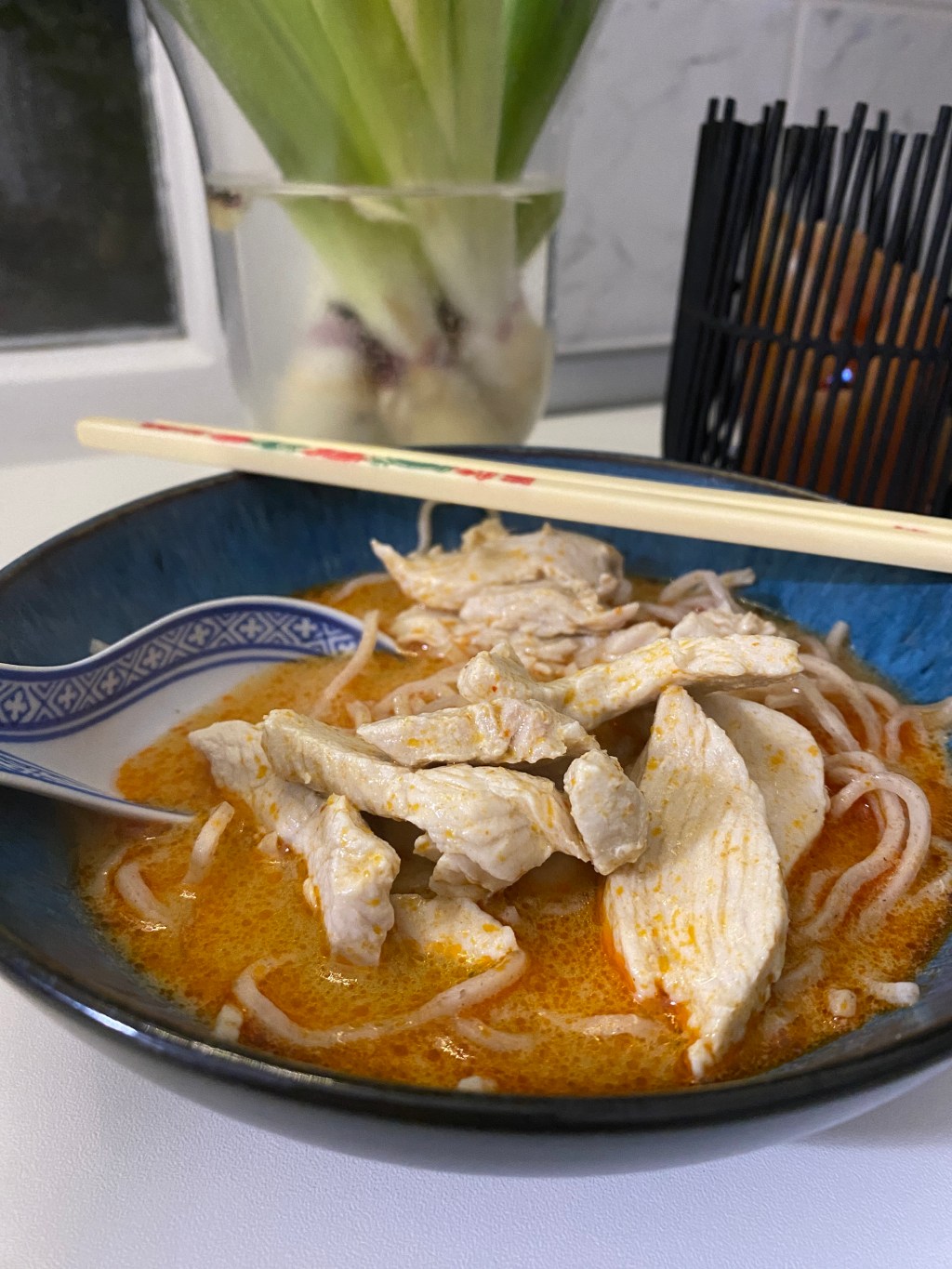 Thailändische Curry-Nudelsuppe mit&nbsp;Huhn
