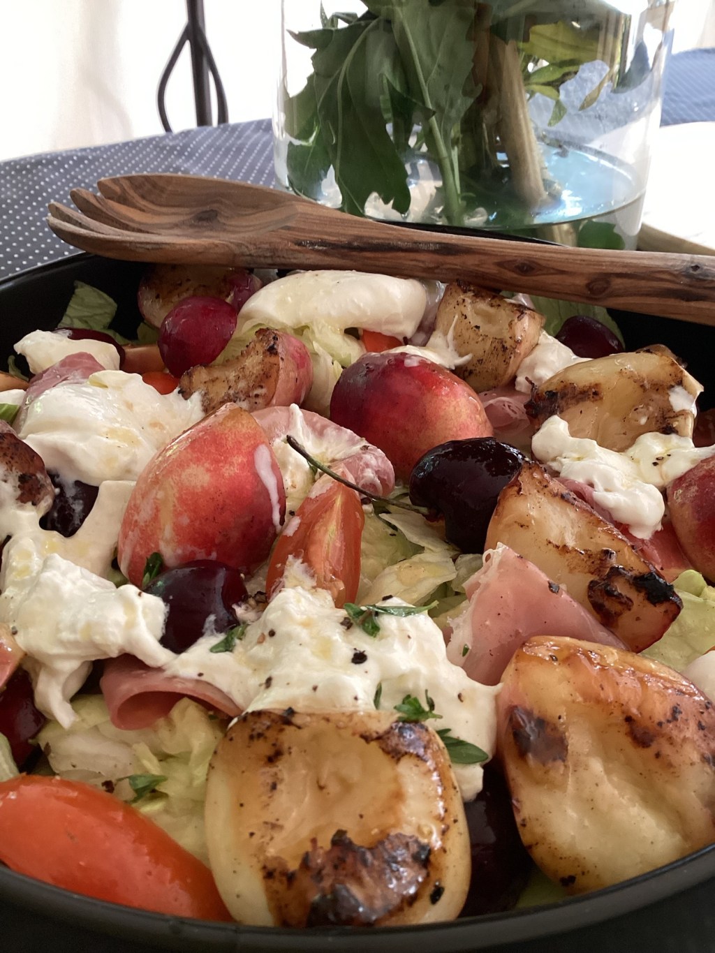 GEGRILLTER NEKTARINEN BURRATA PROSCIUTTO&nbsp;SALAT