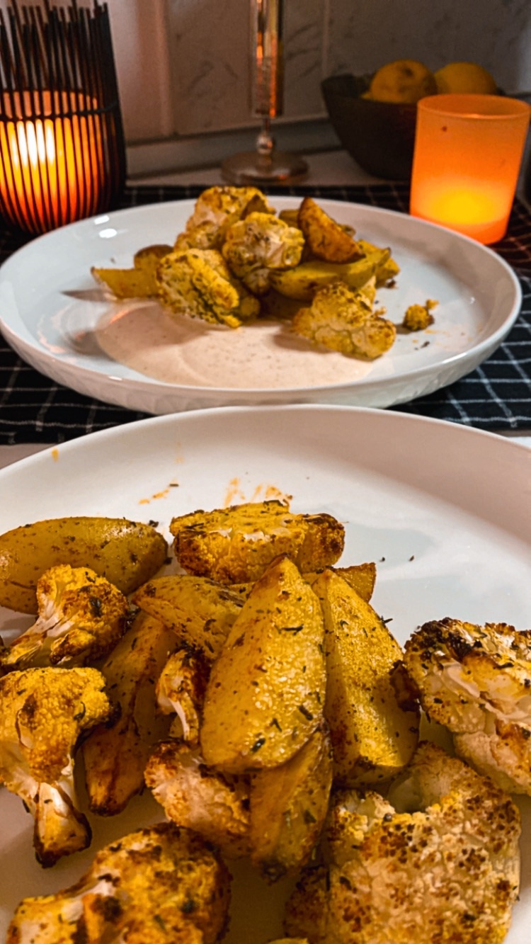 Blumenkohl vom Blech mit Harissa –&nbsp;Joghurt