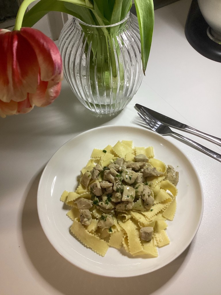 Leichtes Hähnchenragout mit Pasta – Gretasomikocht Leichtes Hähnchenragout mit Pasta – Gretasomikocht