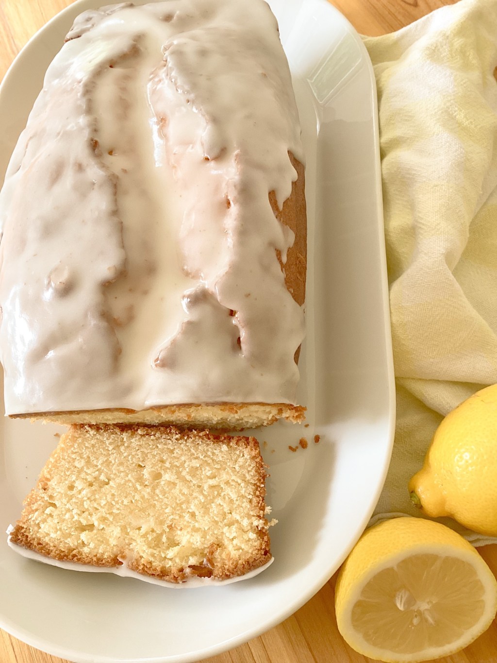 Zitronenkuchen mit Puderzuckerguss – der schnelle&nbsp;Kuchenklassiker