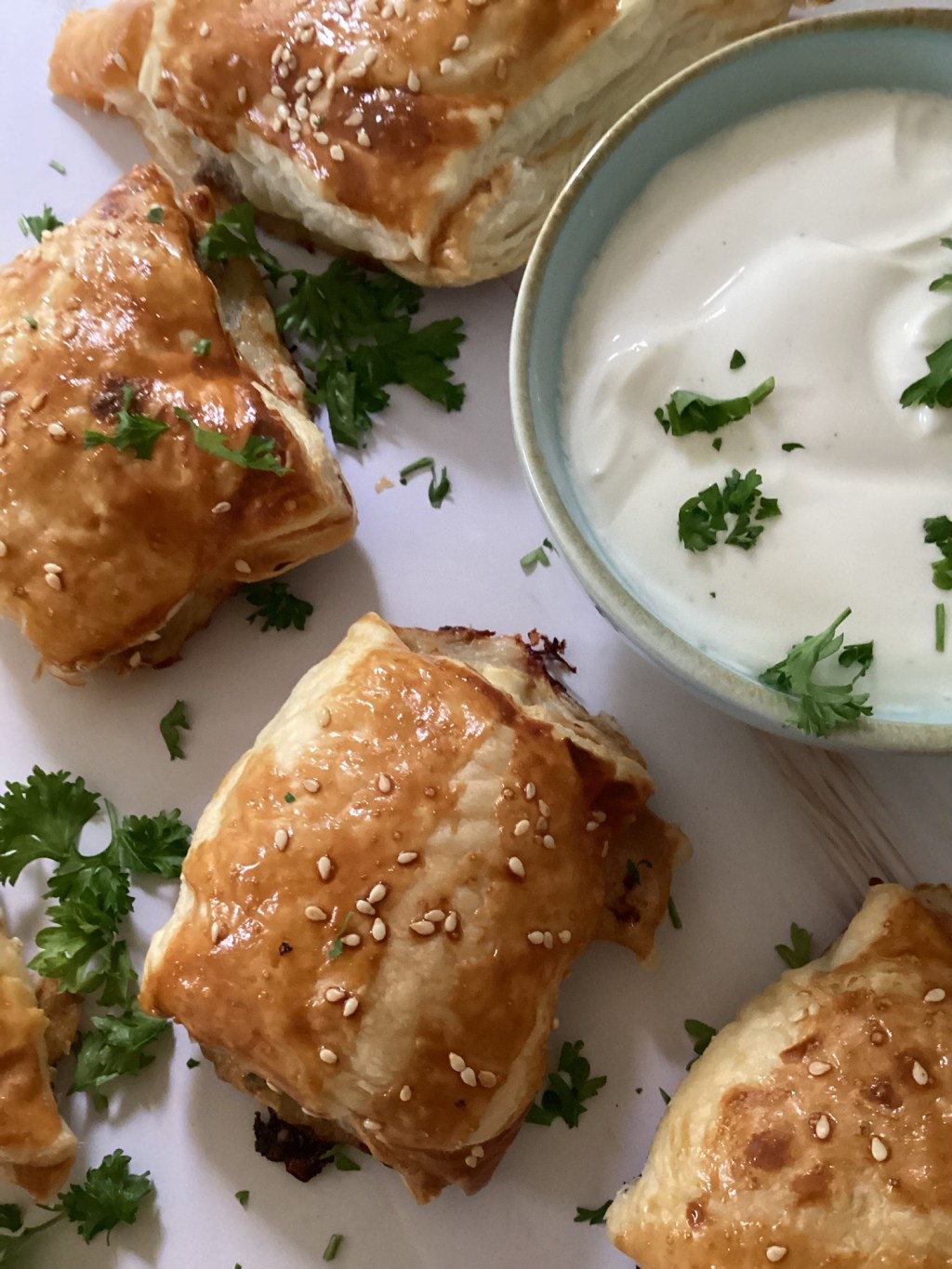 ✨ „Blätterteigtaschen mit Hackfleisch – kleine Knusperbomben zum Verlieben“&nbsp;✨