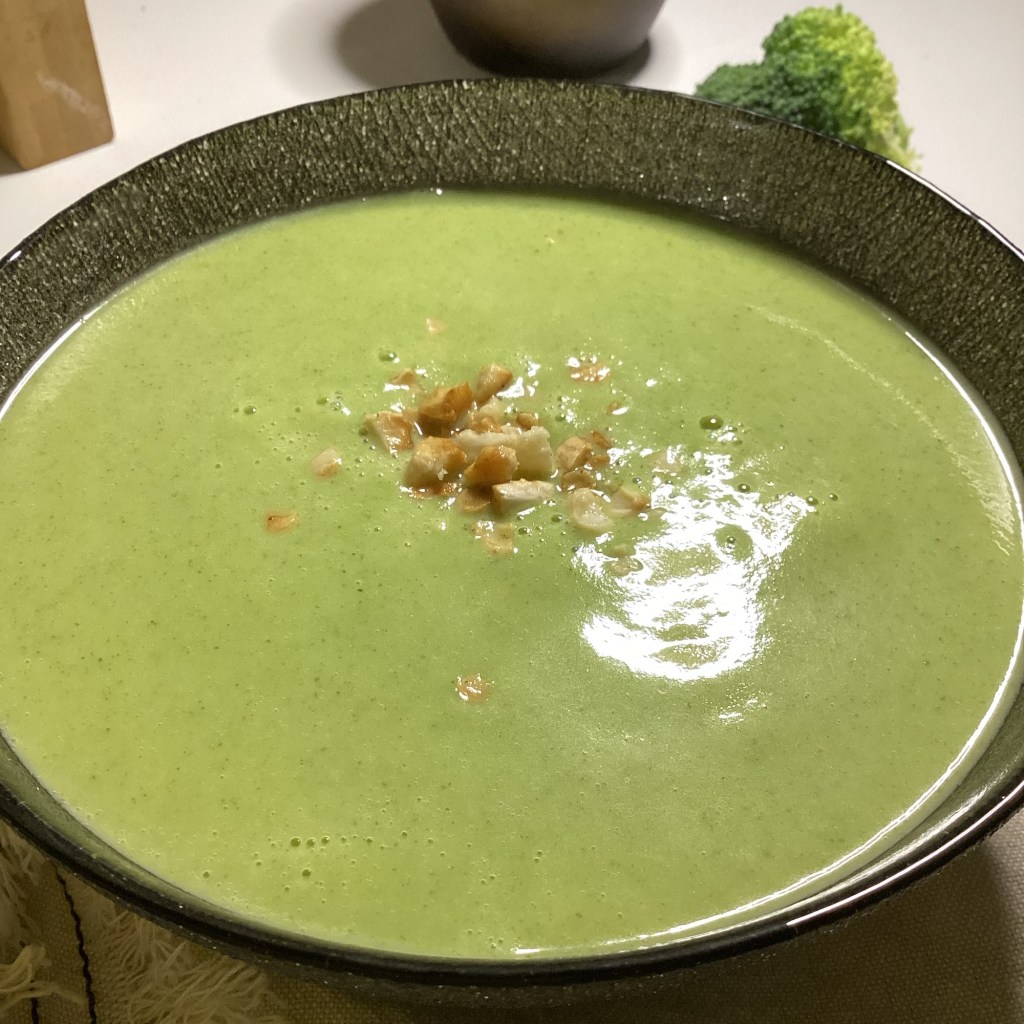 🥦 Brokkolicremesuppe mit Mandeln – cremig, leicht & Low&nbsp;Carb!