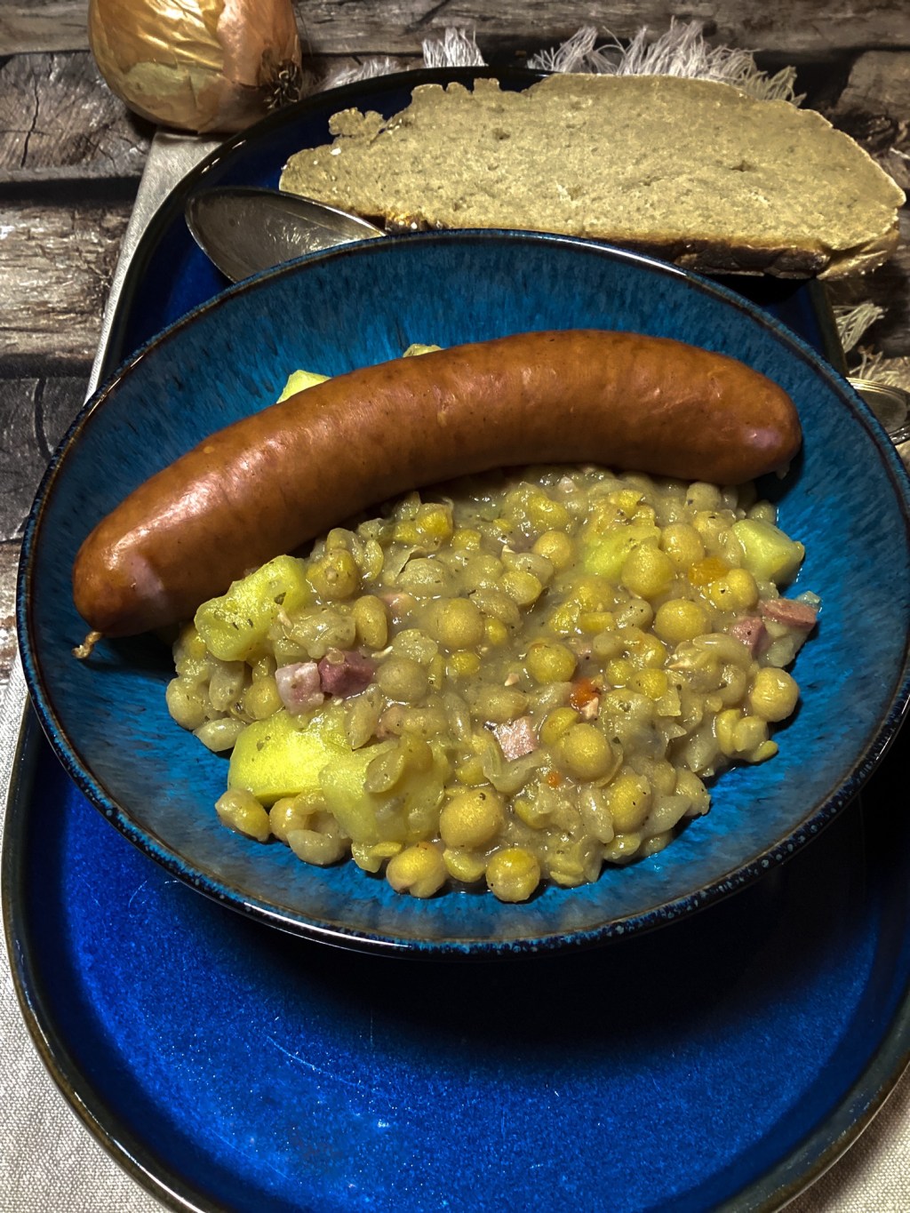 🥣&nbsp;Rustikaler Katentopf mit Wurst – Deftiger Klassiker für die&nbsp;Seele