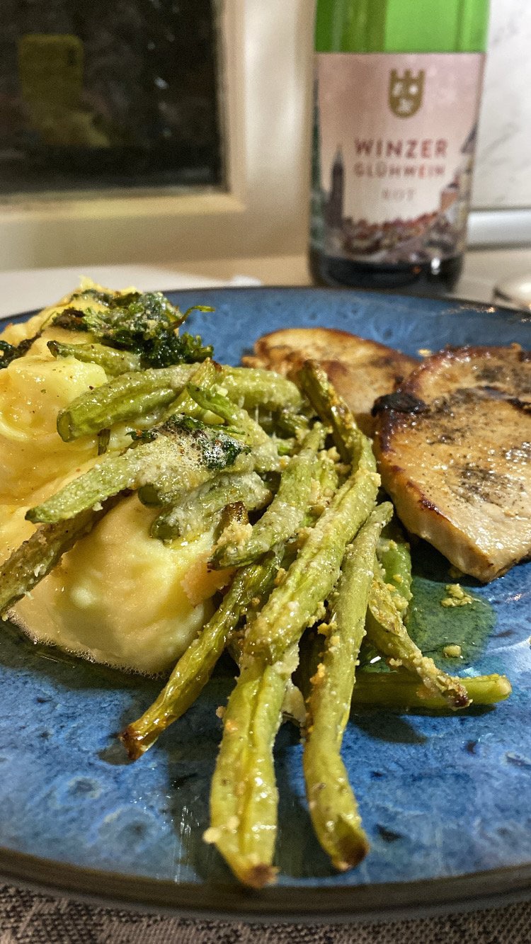 Kartoffelpüree mit Parmesan-Bohnen und Knoblauch-Butter