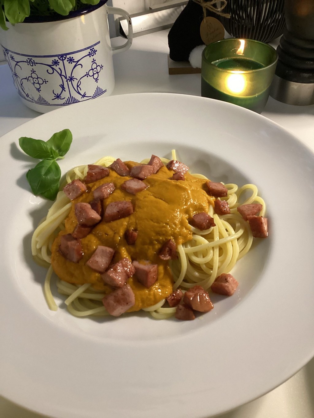 Würstchengulasch in cremiger Tomatensoße – schnell, herzhaft &&nbsp;alltagstauglich
